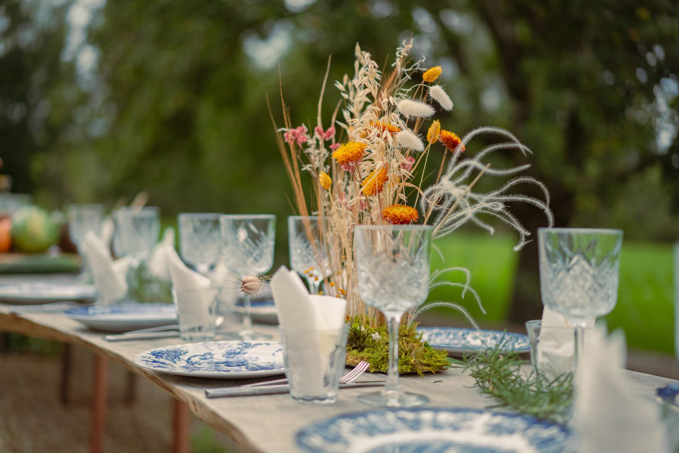 Outdoor dining at Somerleaze