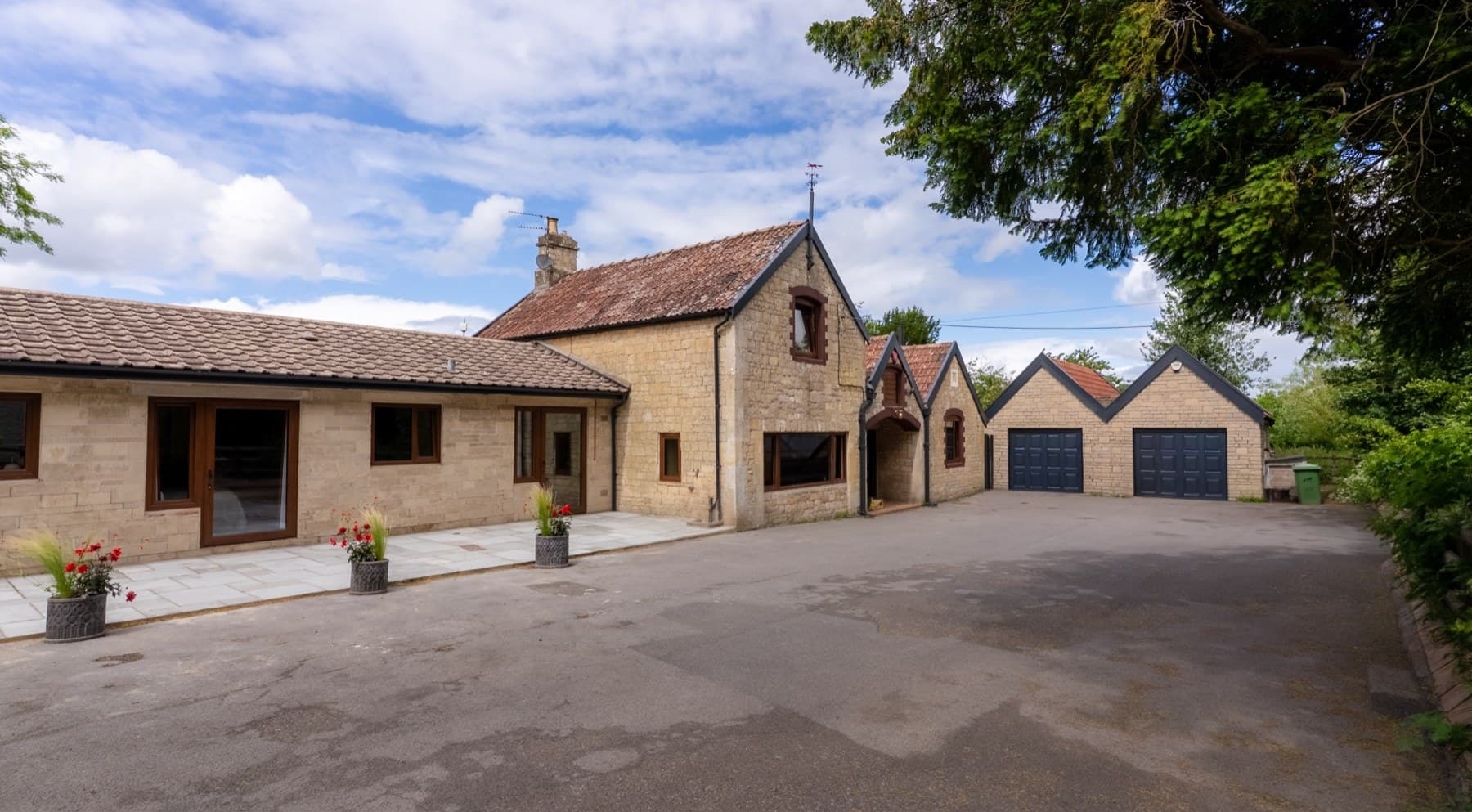 The Old Stables courtyard and private driveway