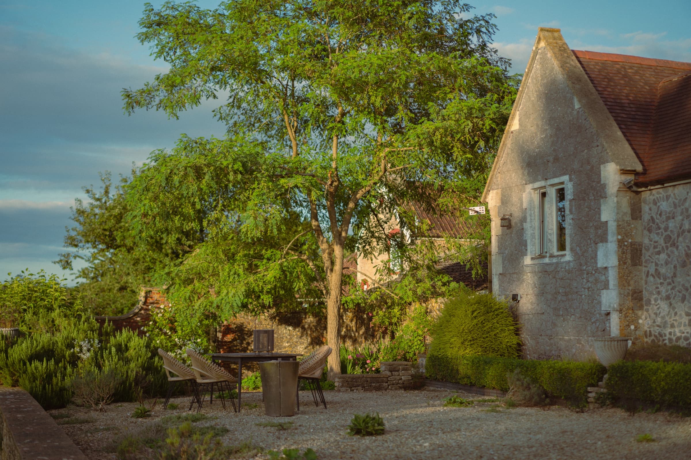 Outdoor dining terrace, Somerleaze House